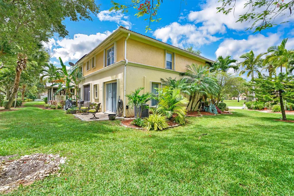 SEMINOLE ESTATES & TOWNHOMES - Residential