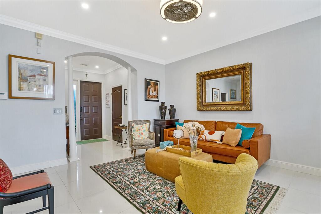 SEMINOLE ESTATES & TOWNHOMES - Residential