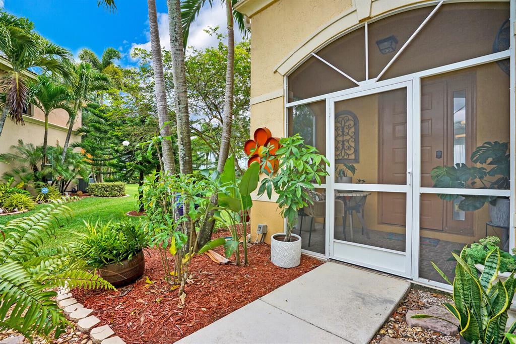 SEMINOLE ESTATES & TOWNHOMES - Residential