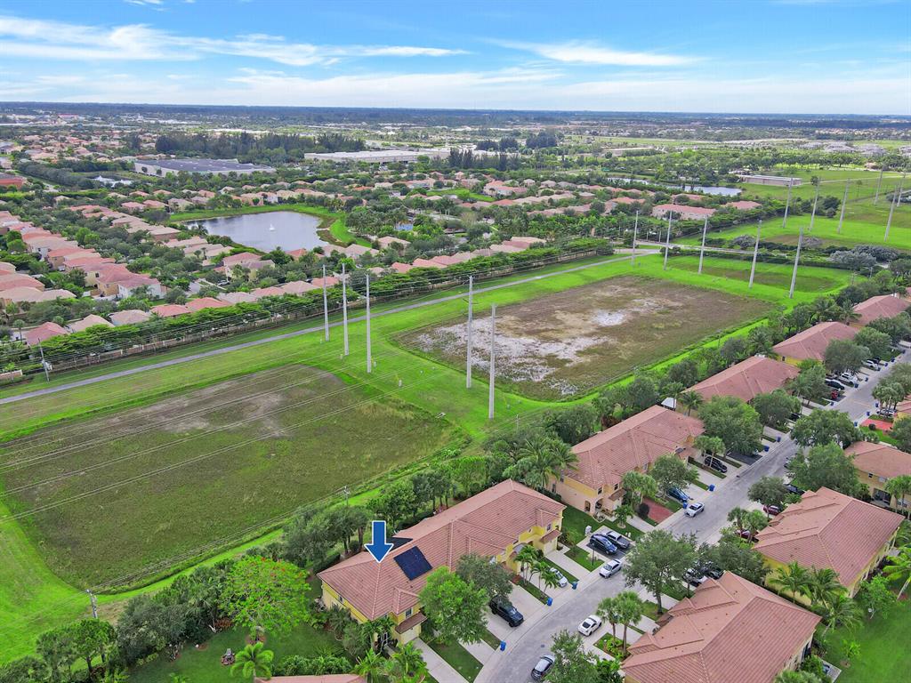 SEMINOLE ESTATES & TOWNHOMES - Residential
