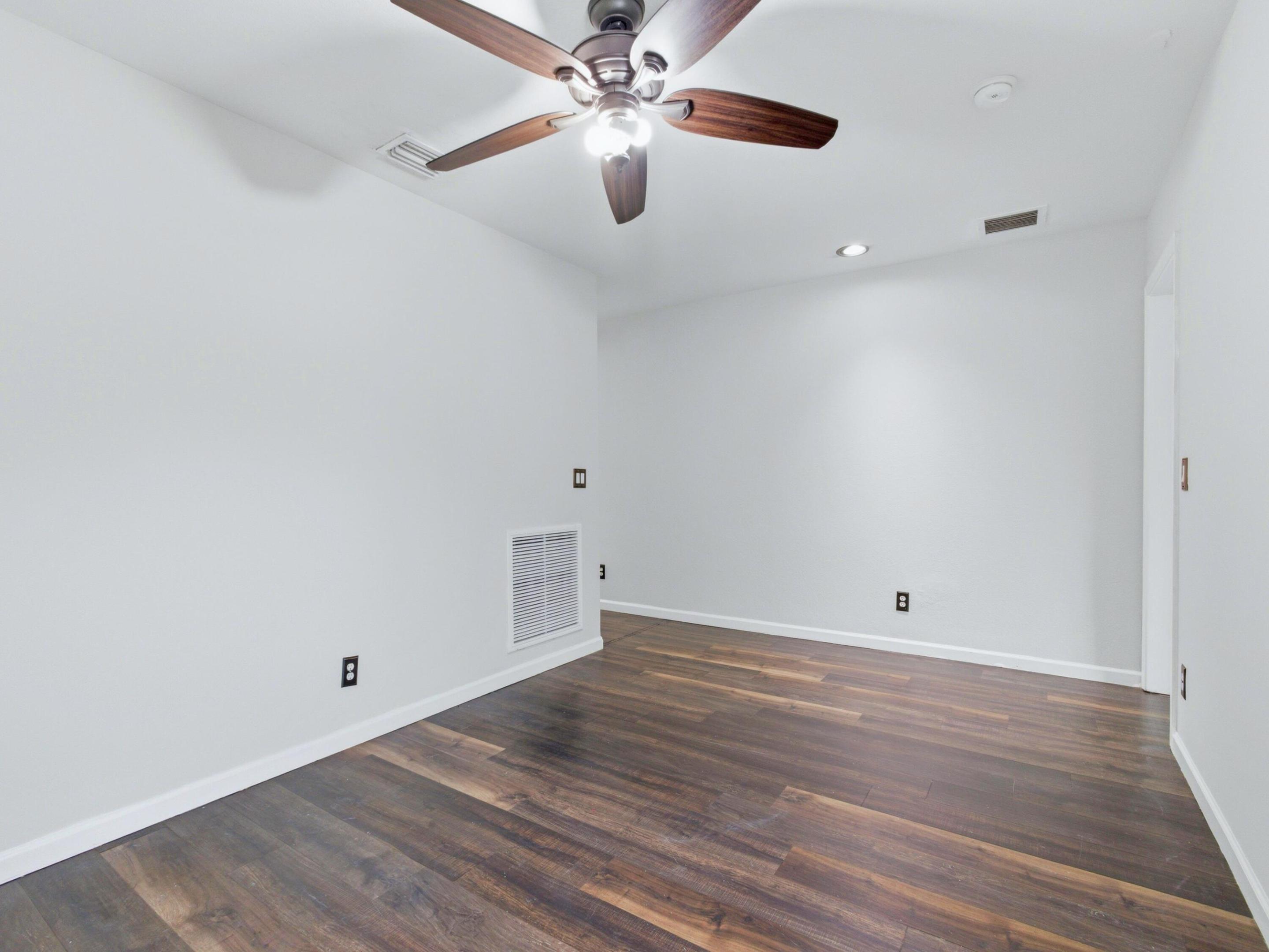 WOODLAND LAKES - Residential