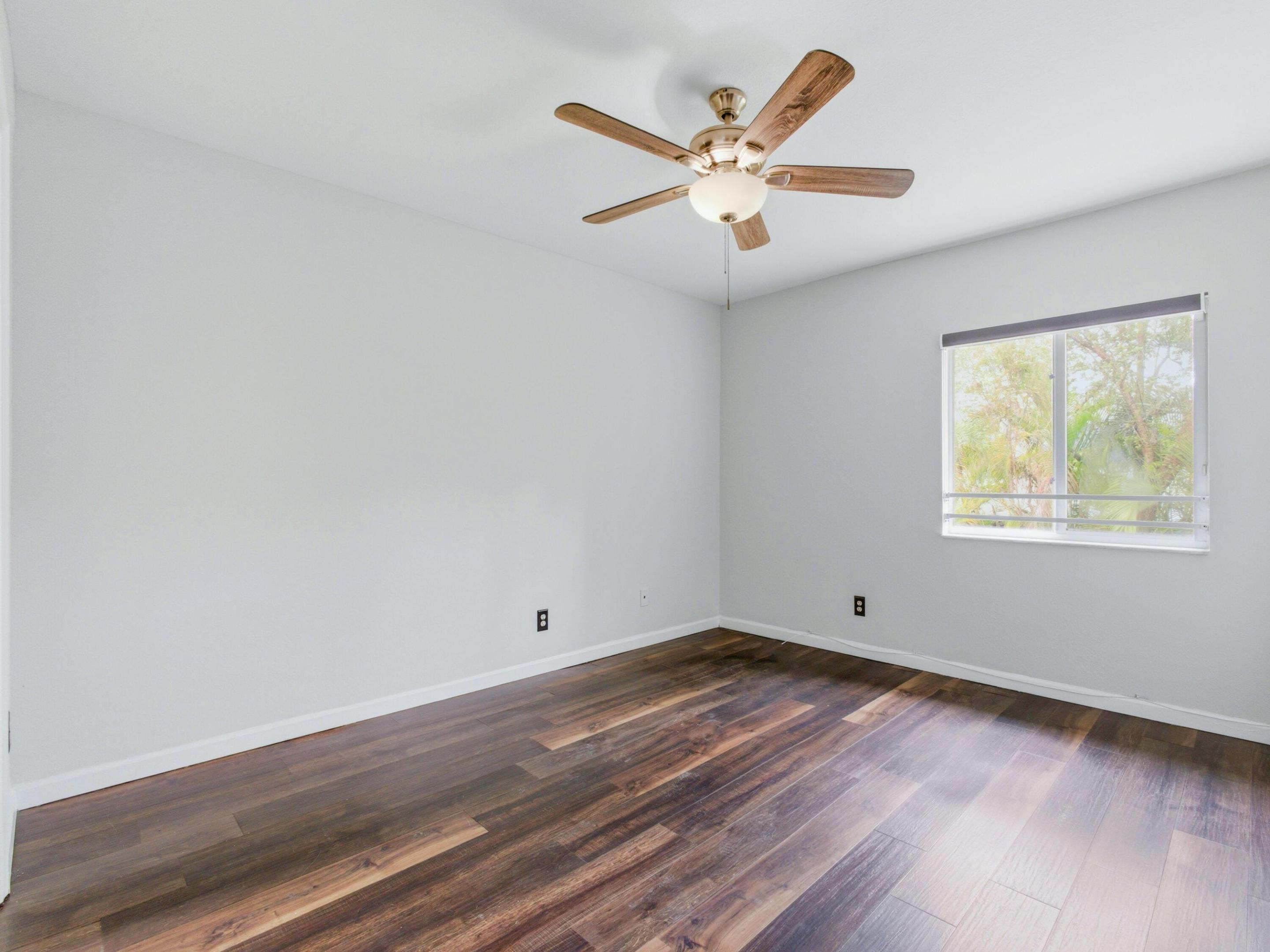 WOODLAND LAKES - Residential