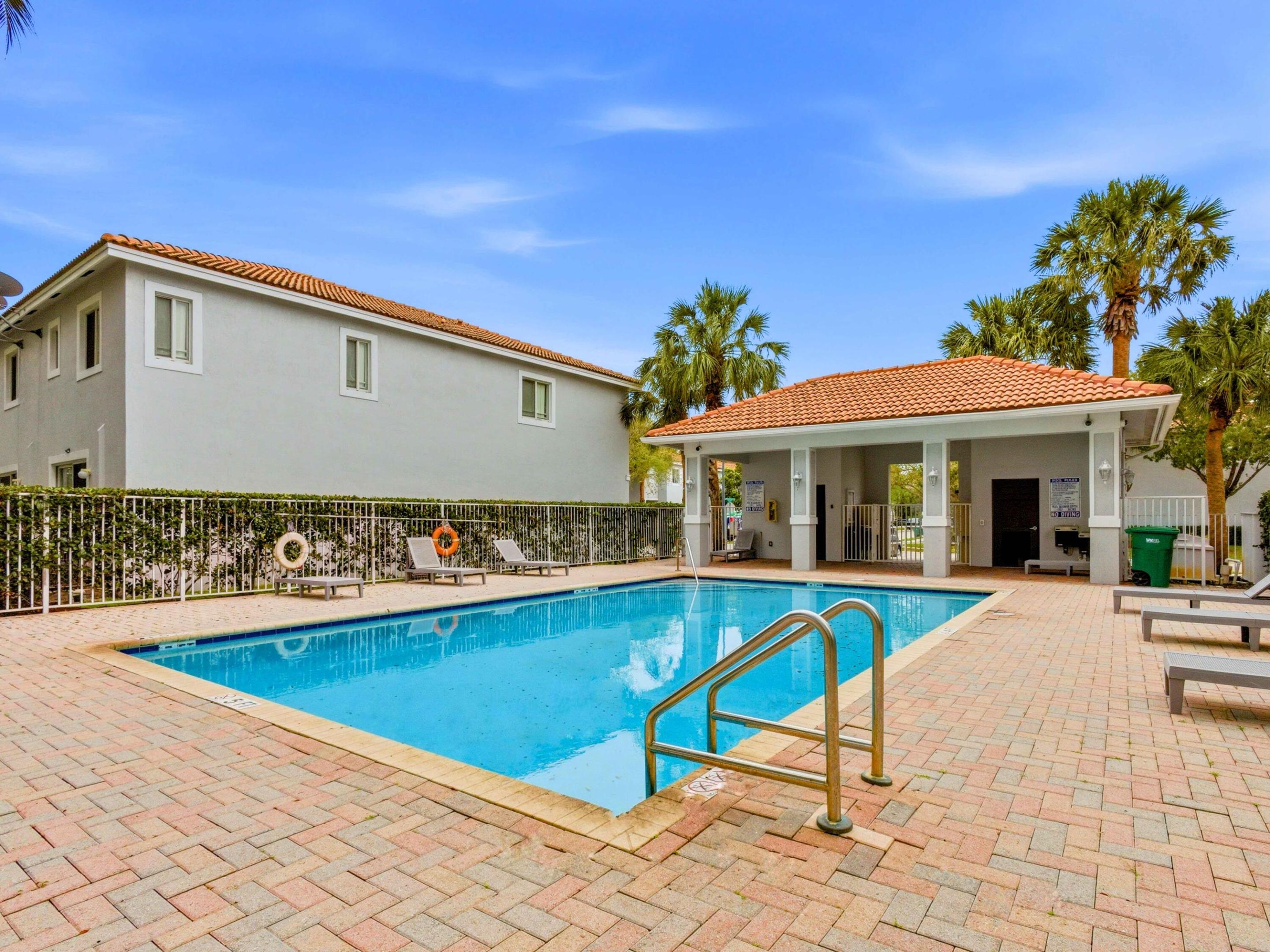 WOODLAND LAKES - Residential