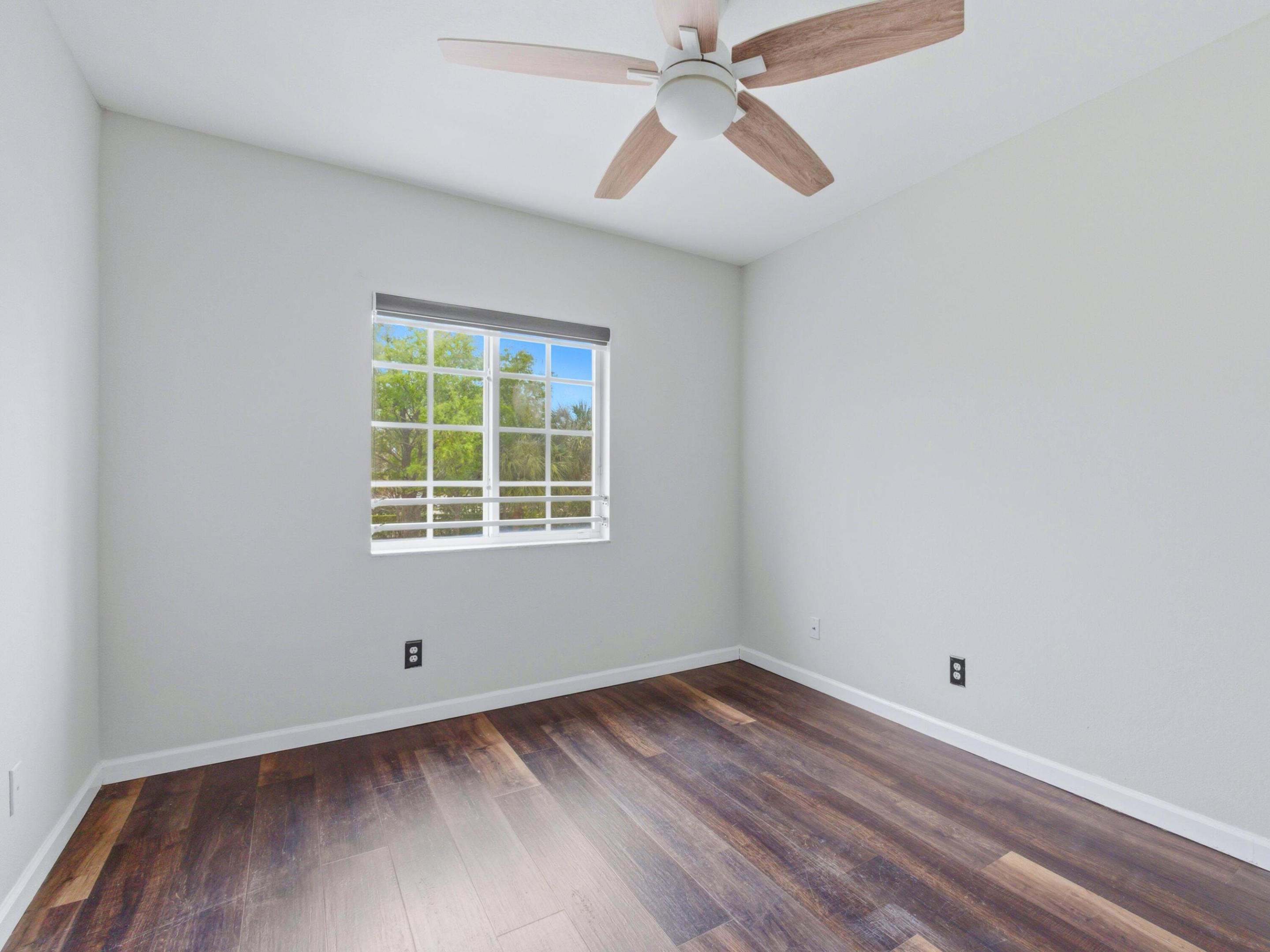 WOODLAND LAKES - Residential