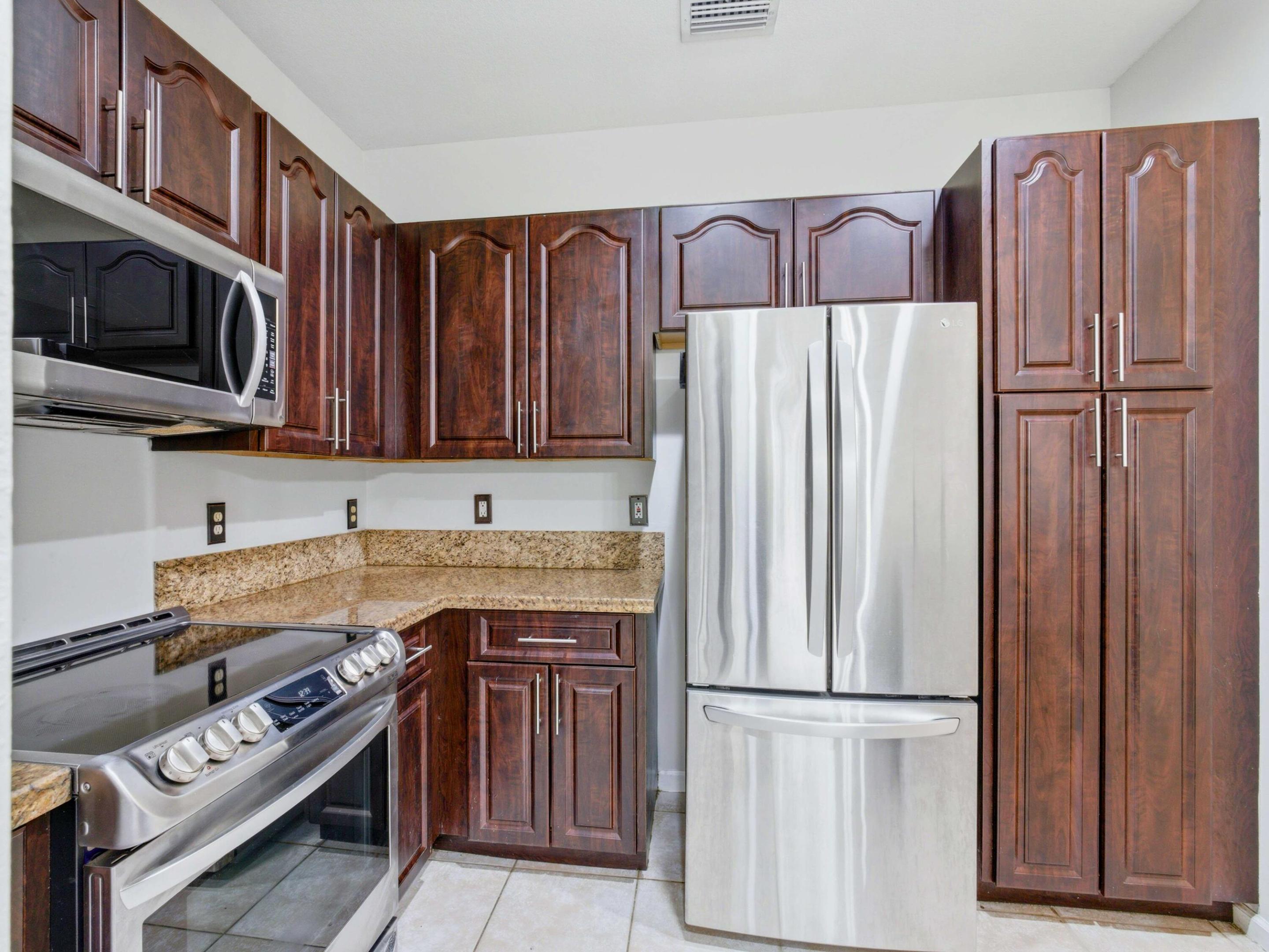 WOODLAND LAKES - Residential