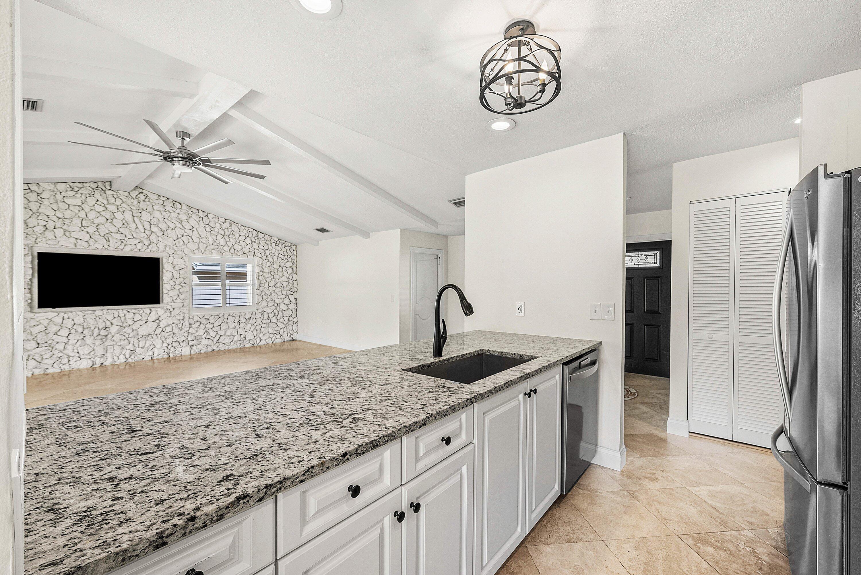 TROPIC PALMS 2 - Residential