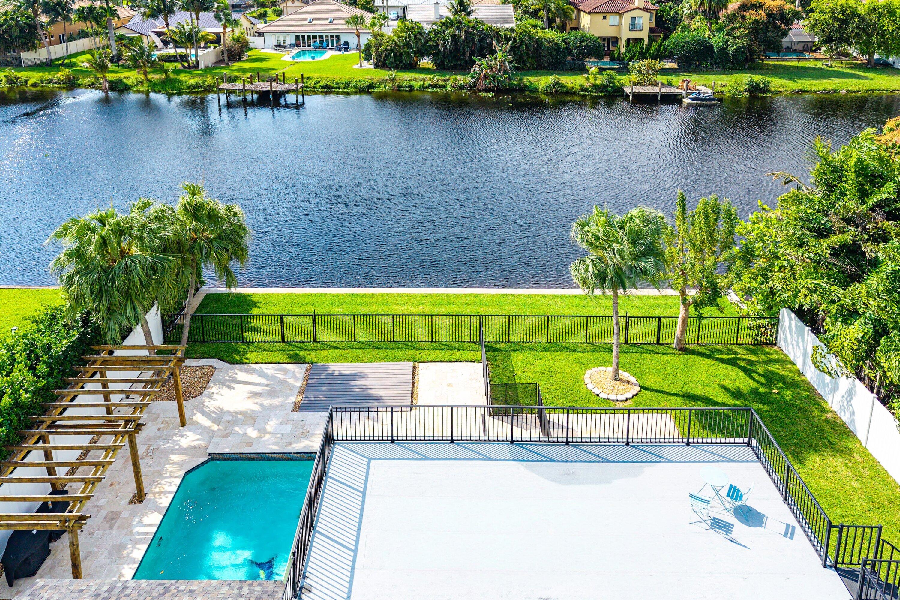 TROPIC PALMS 2 - Residential