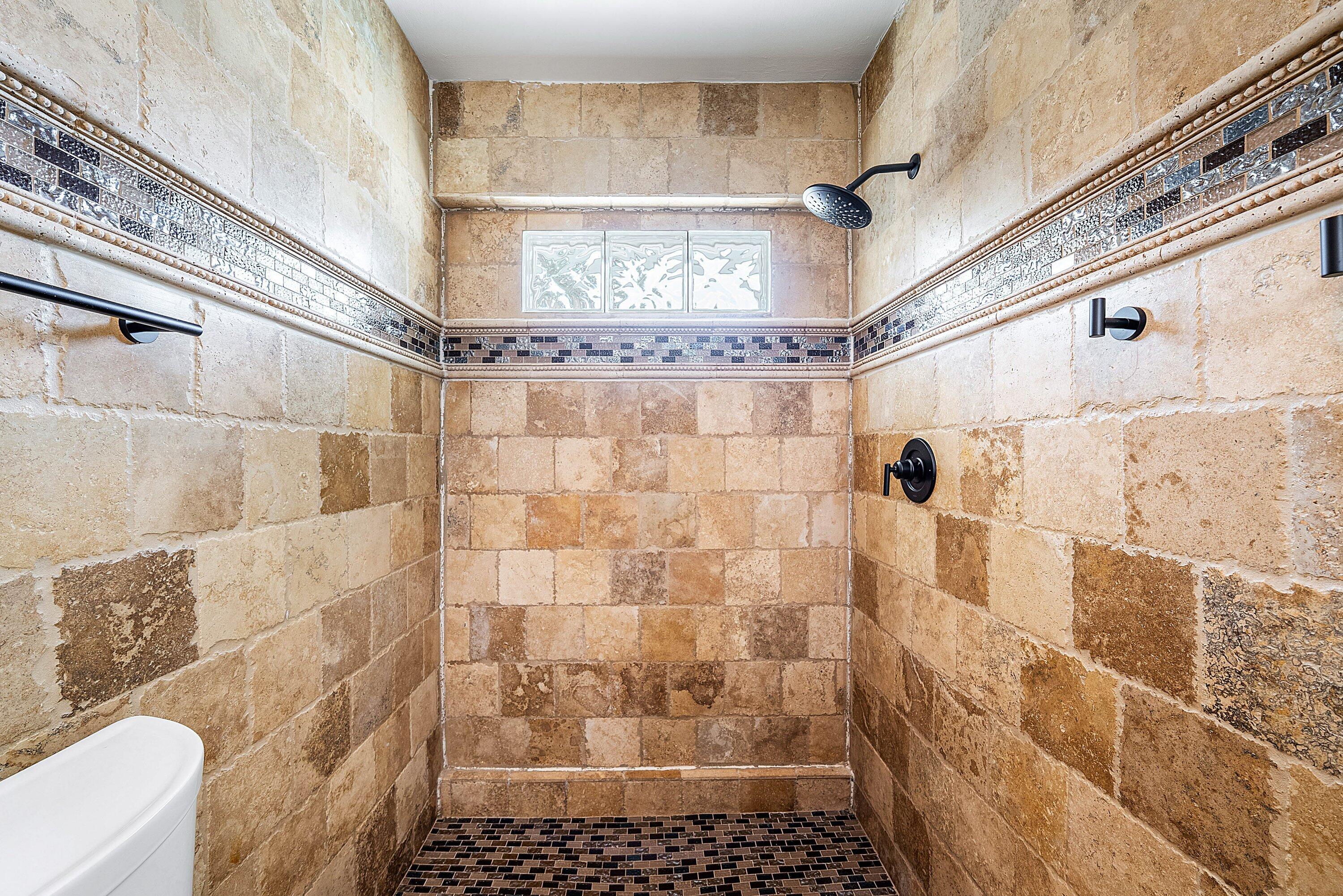 TROPIC PALMS 2 - Residential