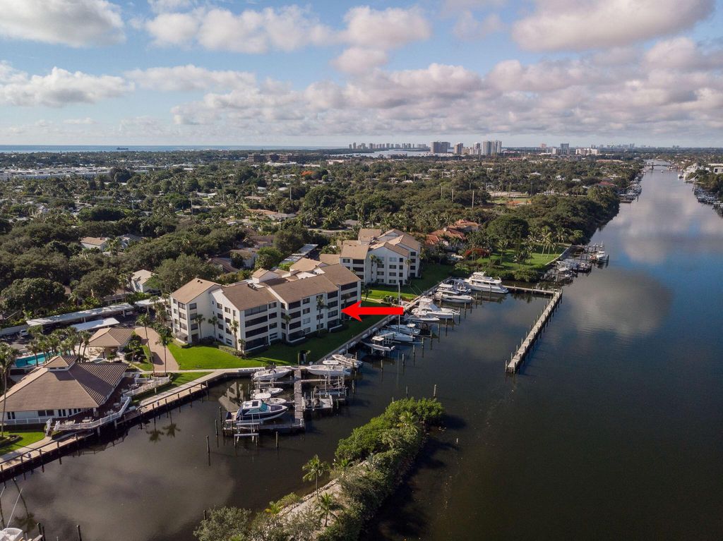 Photo of 824 Oak Harbour Drive #824, Juno Beach, FL 33408 (MLS # R10999317)