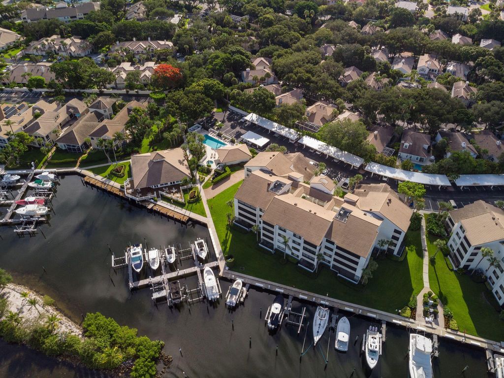 Photo of 824 Oak Harbour Drive #824, Juno Beach, FL 33408 (MLS # R10999317)