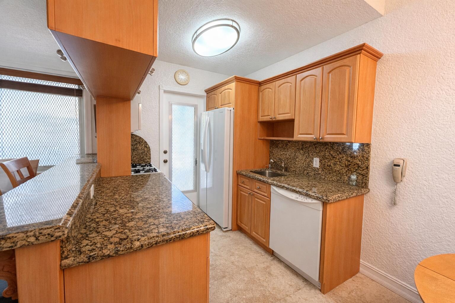 655 Meridian Avenue 24