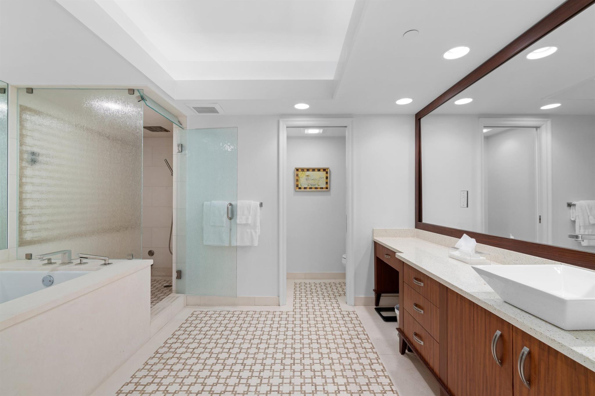 PLAZA OF THE PALM BEACHES - Residential