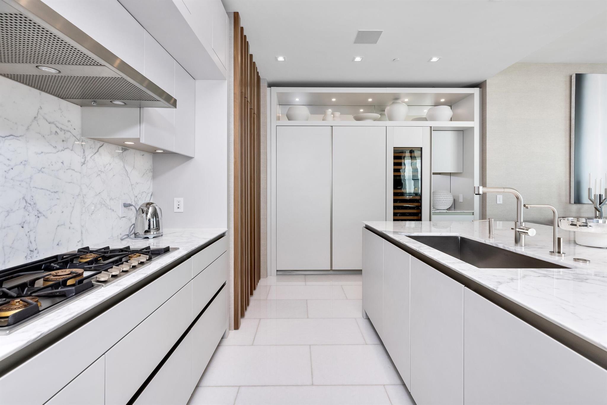 BRISTOL CONDO - Residential