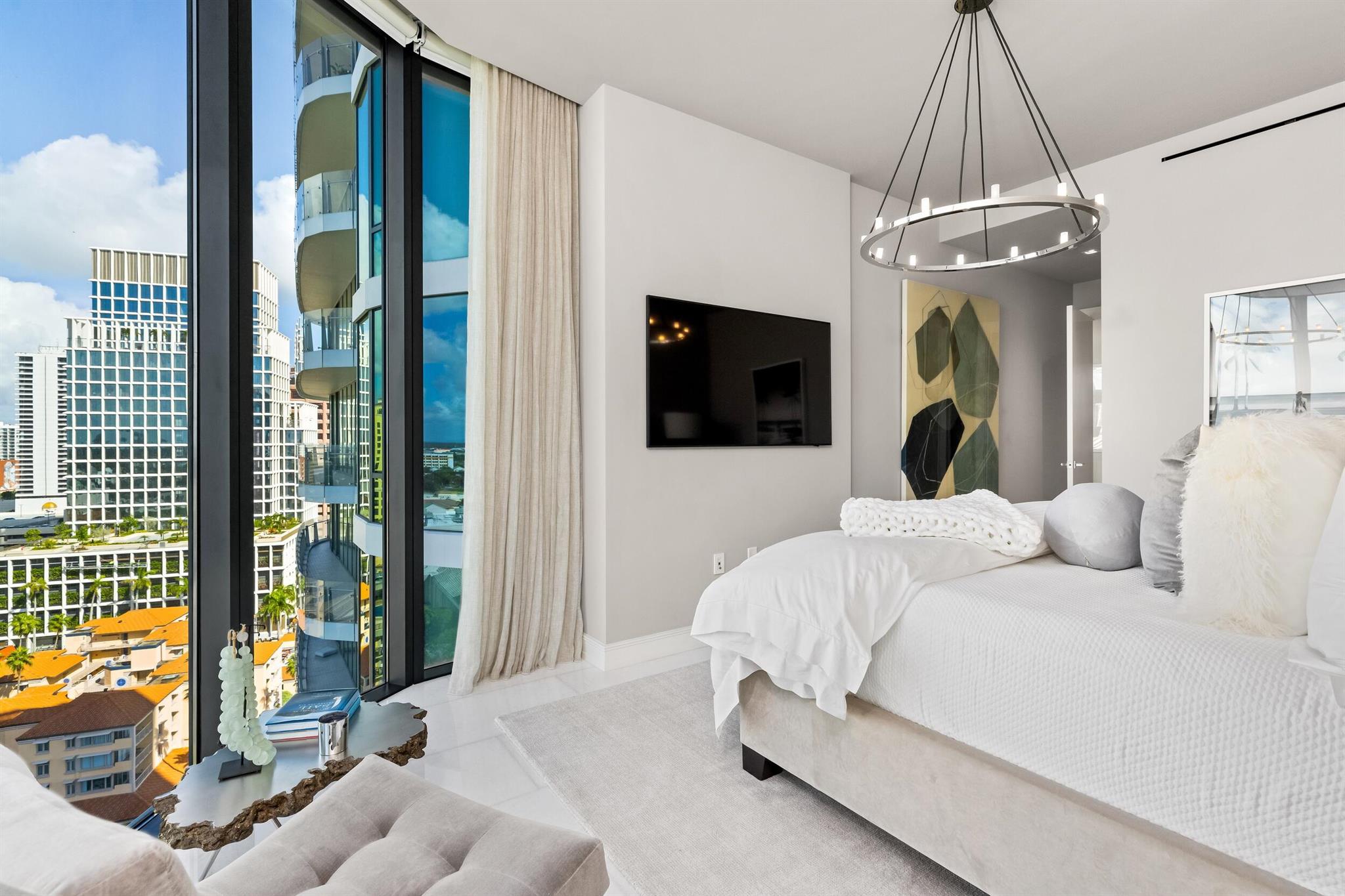 BRISTOL CONDO - Residential