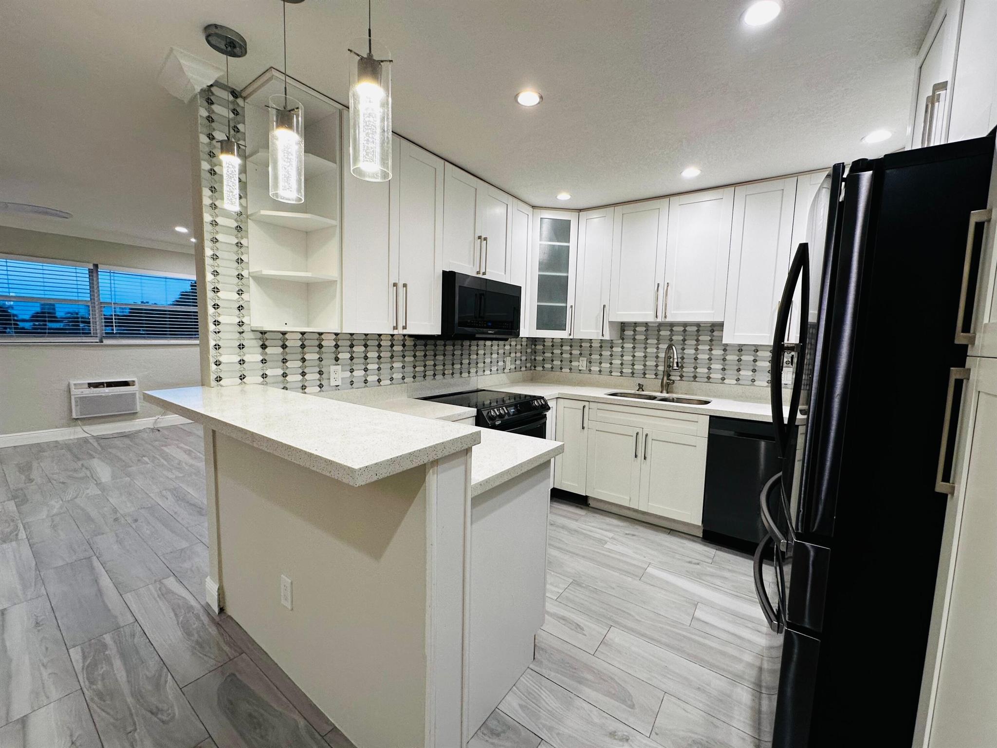 LAKE VIEW CONDO APTS - Residential Lease