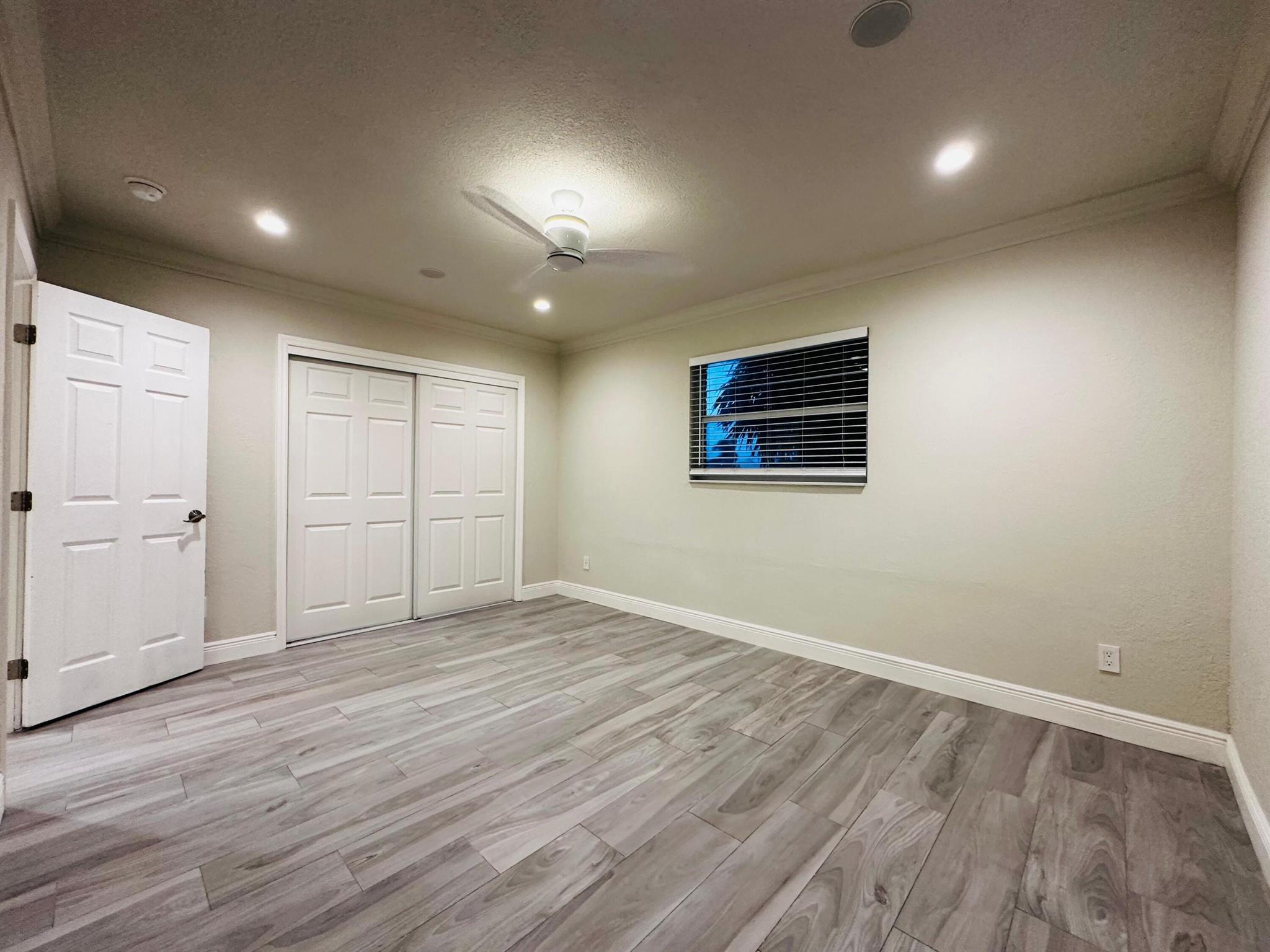 LAKE VIEW CONDO APTS - Residential Lease