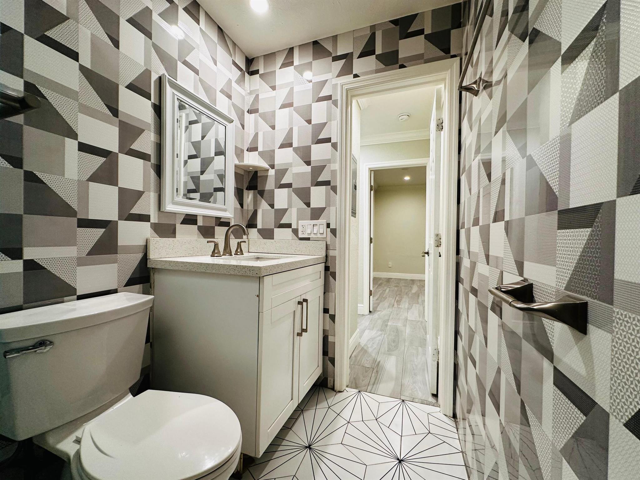 LAKE VIEW CONDO APTS - Residential Lease