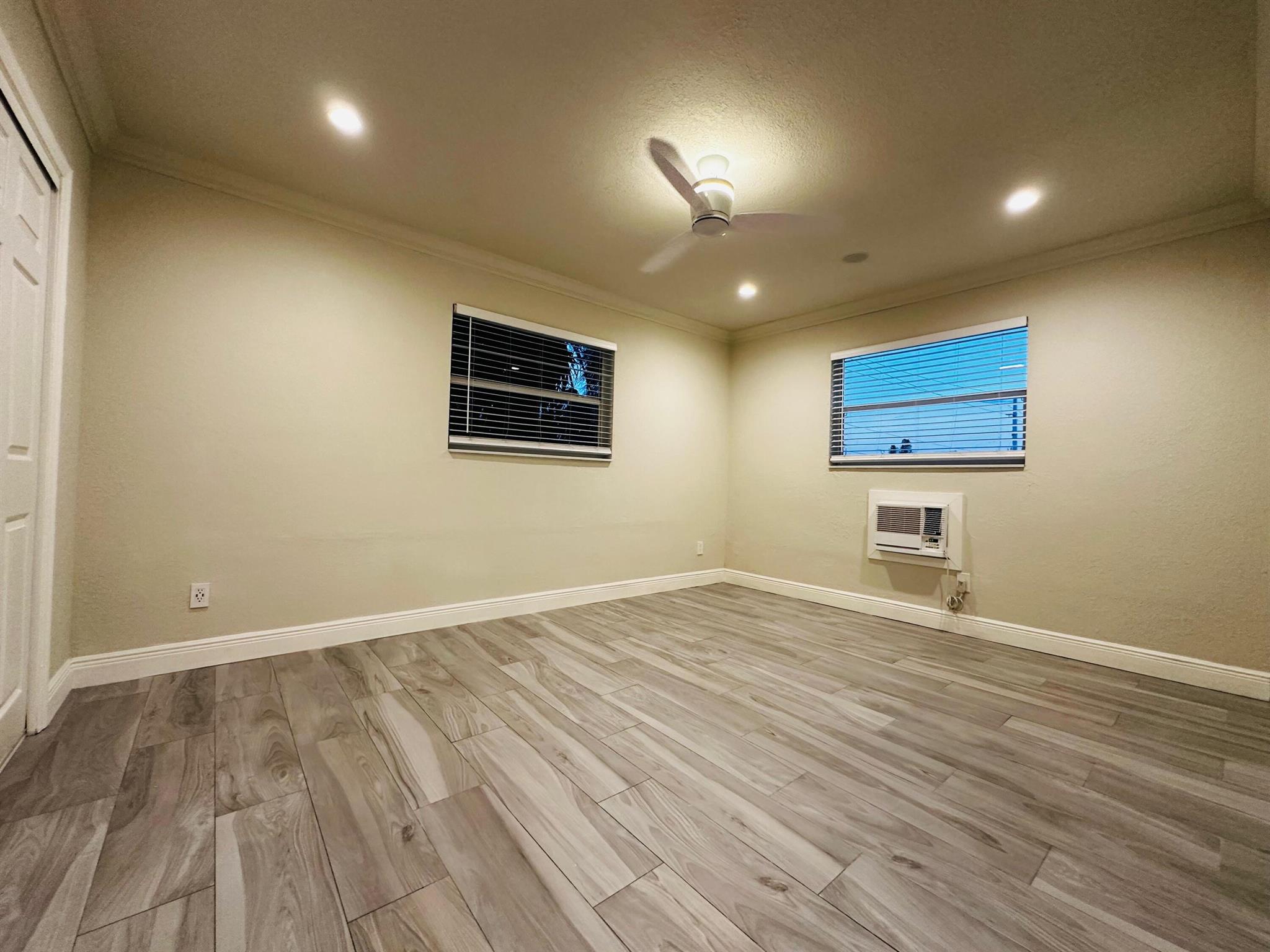 LAKE VIEW CONDO APTS - Residential Lease