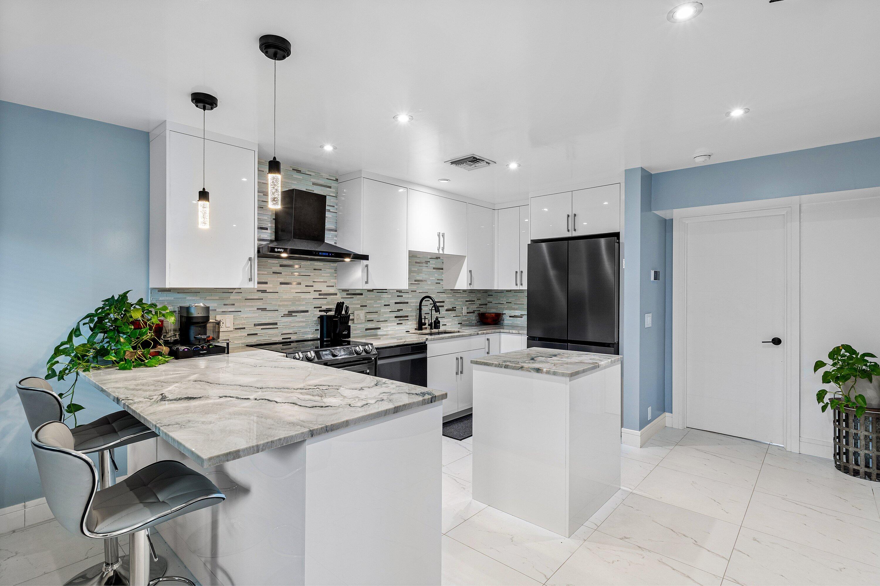 BEACH HOUSE CONDO - Residential