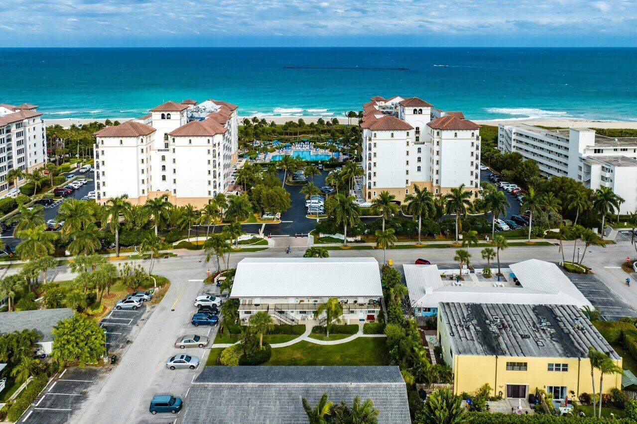 BEACH HOUSE CONDO - Residential