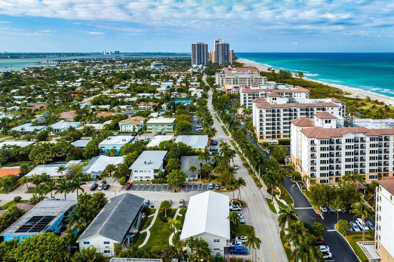 BEACH HOUSE CONDO - Residential