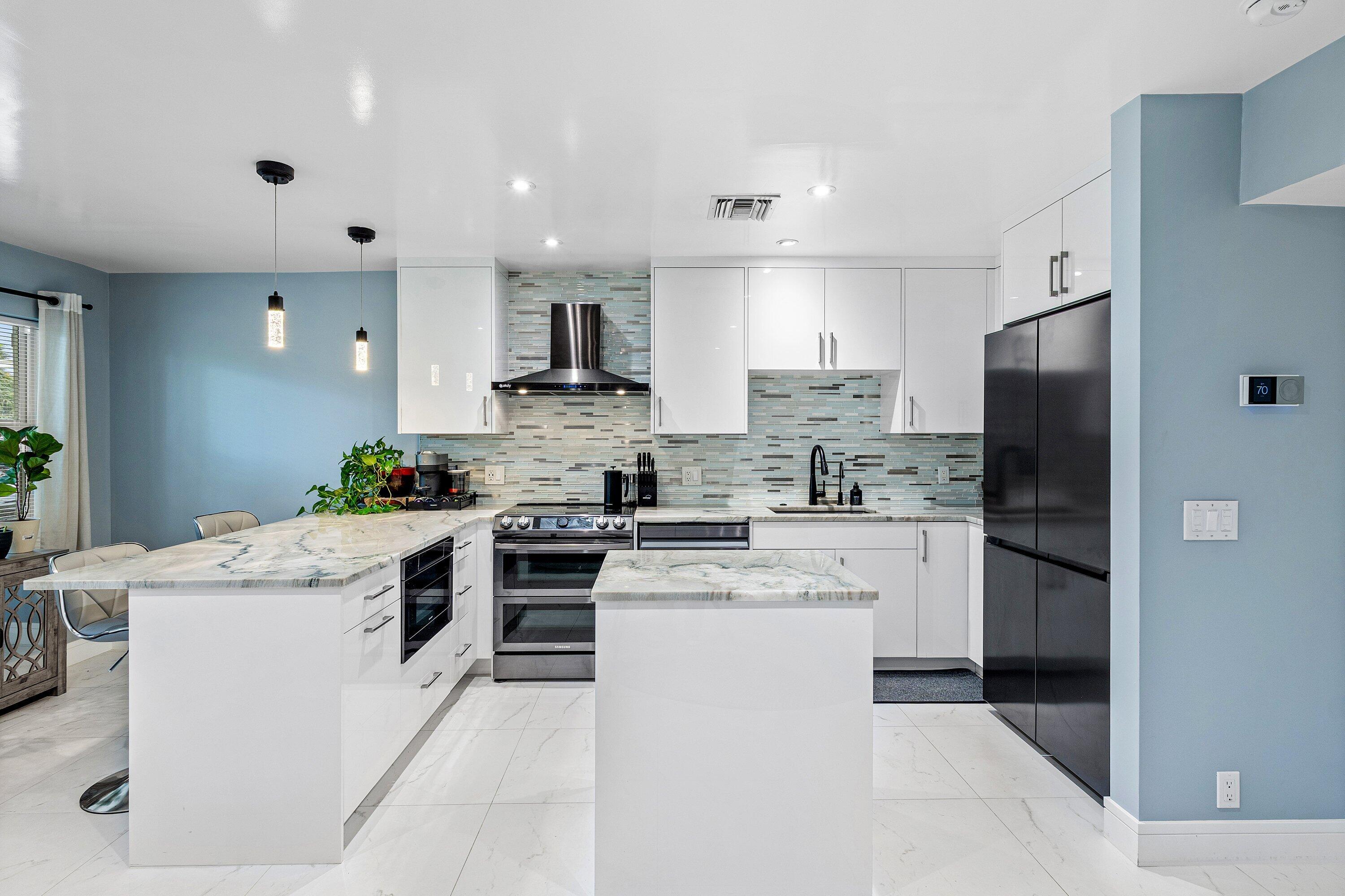 BEACH HOUSE CONDO - Residential