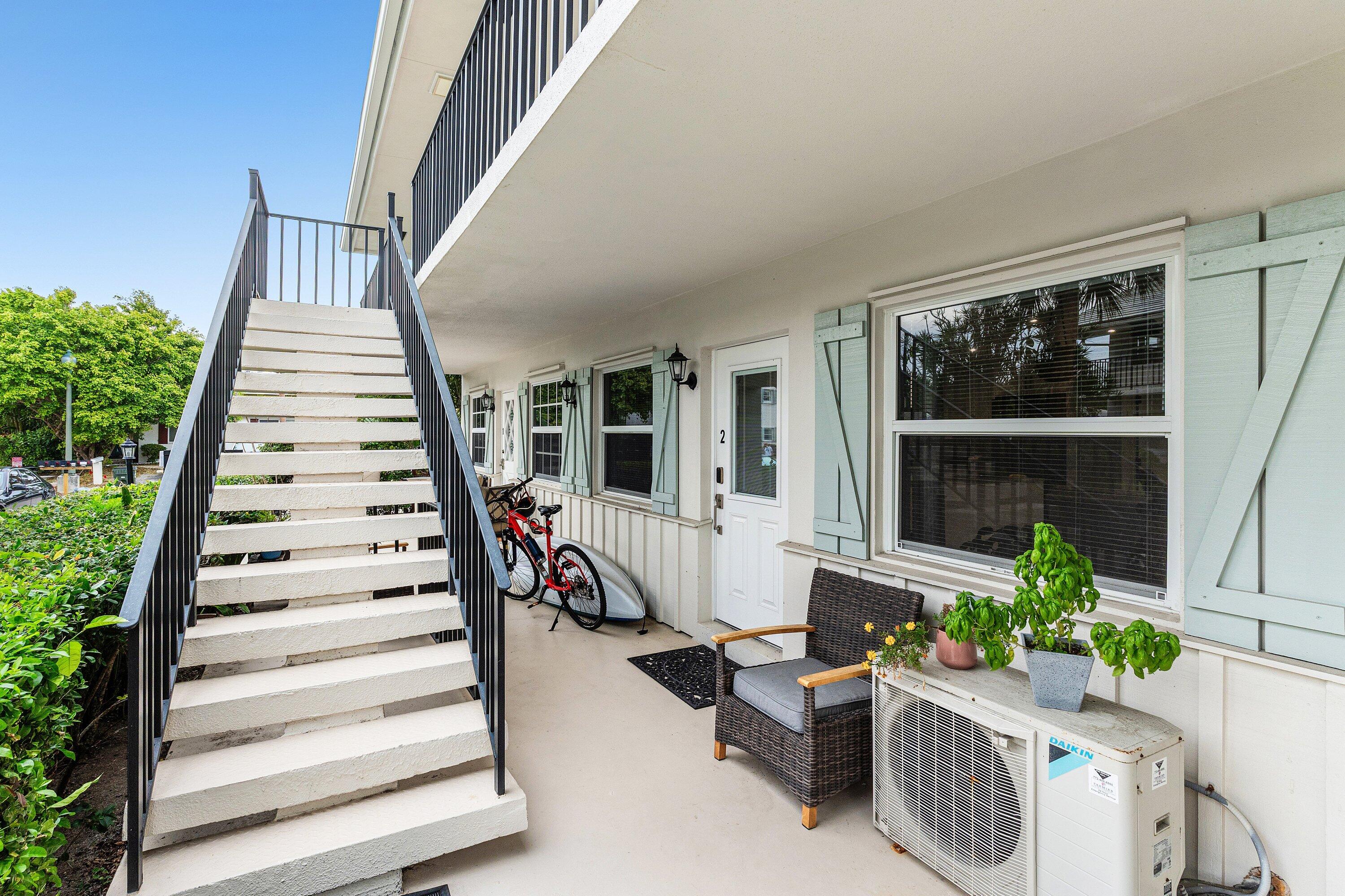 100 Bravado Lane 2, Palm Beach Shores, FL, 33404/$305,000 4 100 Bravado Lane 2