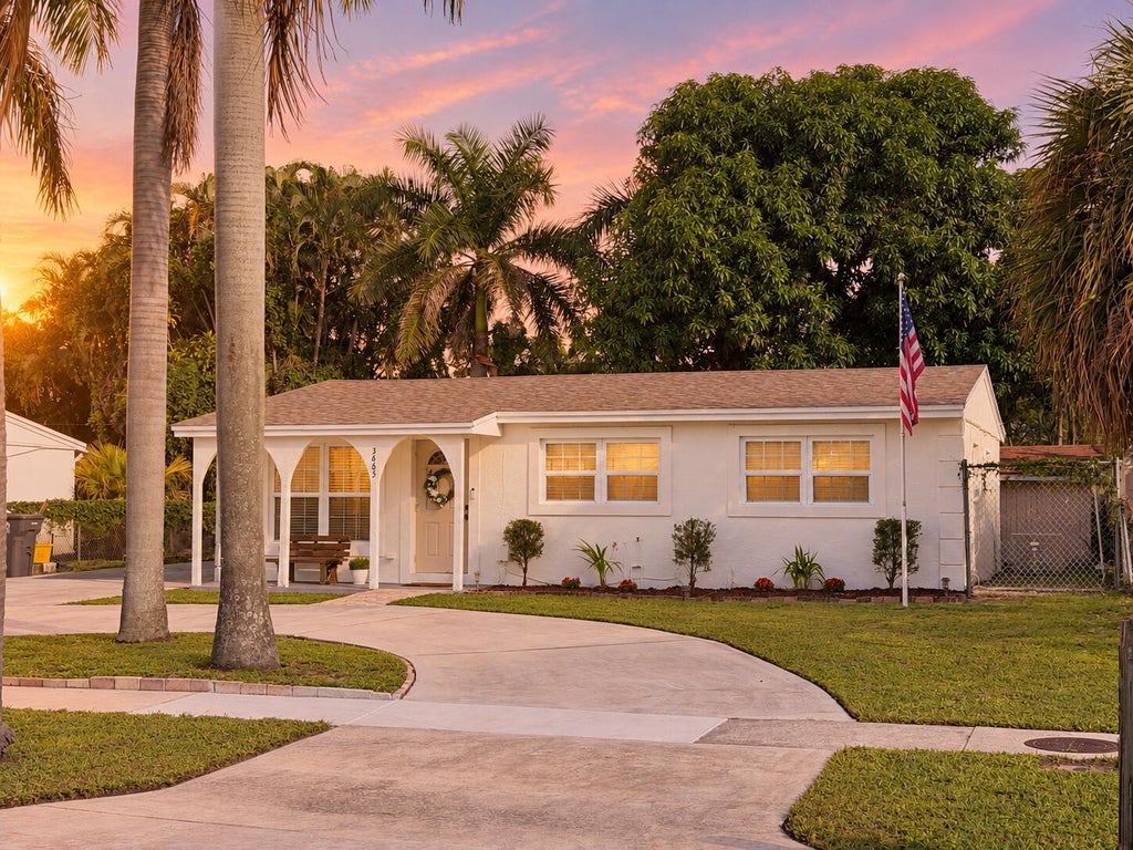 Photo of 3663 EVERGLADES Road, Palm Beach Gardens, FL 33410 (MLS # B26091039)