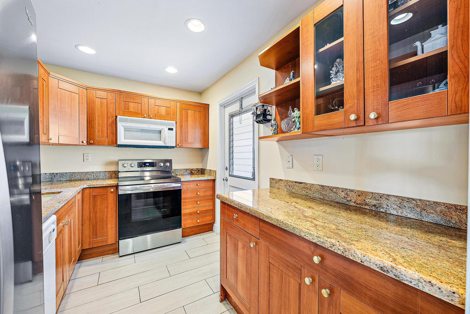 TAMBERLANE 5 CONDO - Residential