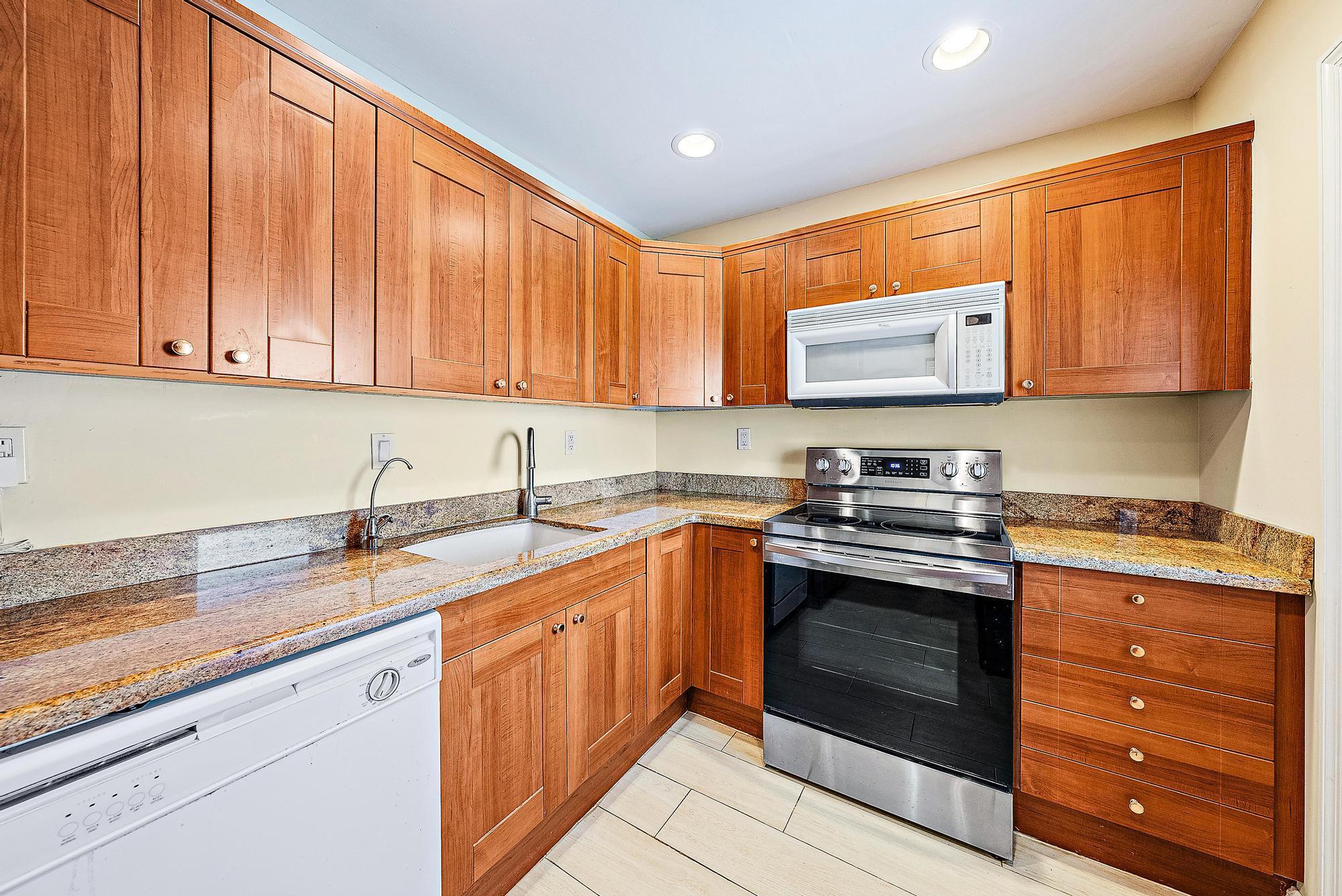 TAMBERLANE 5 CONDO - Residential
