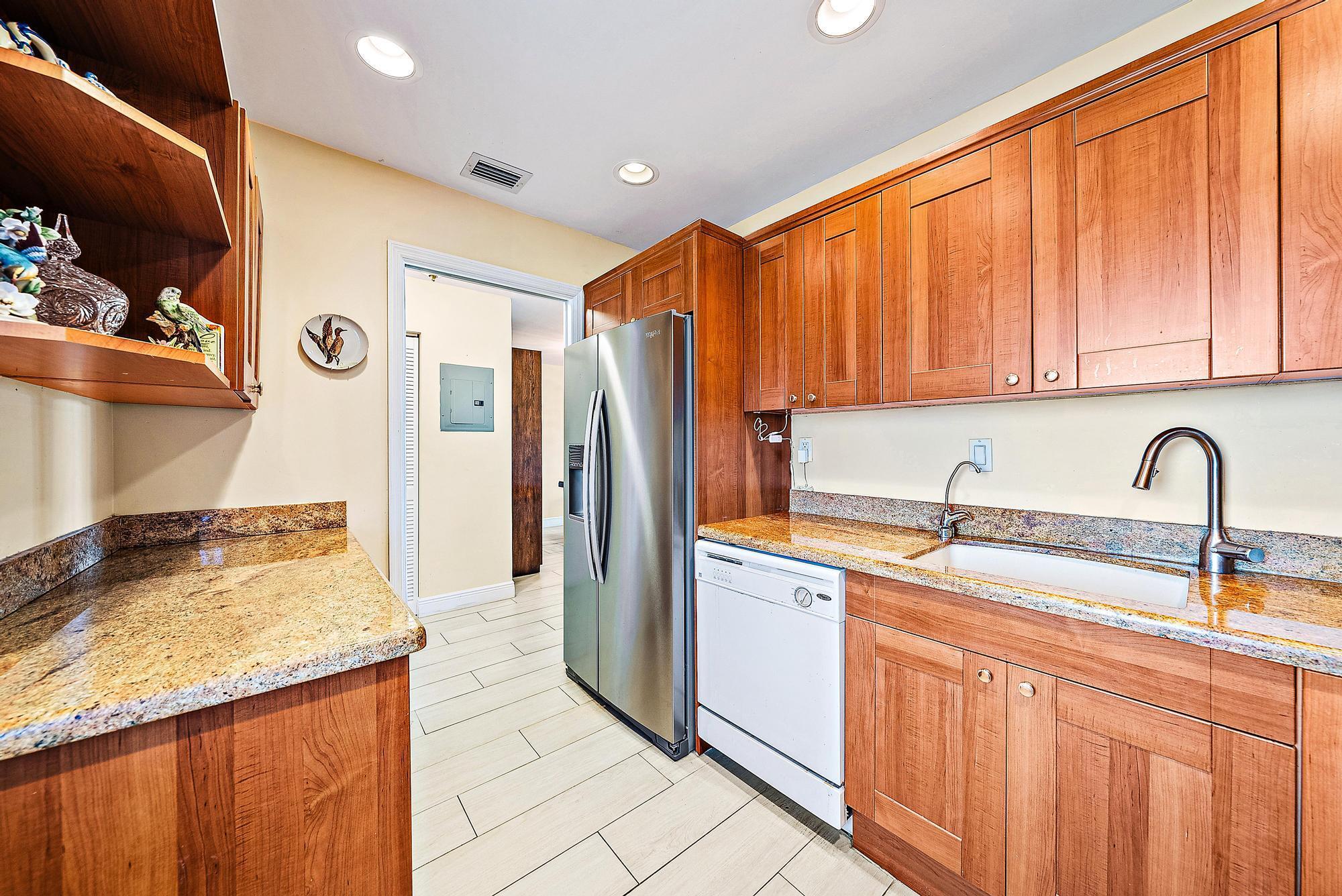 TAMBERLANE 5 CONDO - Residential