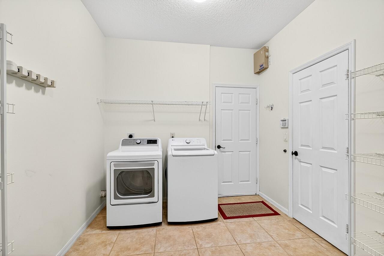 CARRIAGE LAKE AT VERO PD - Residential