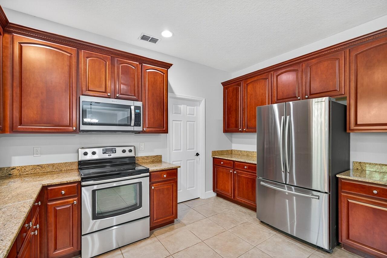 CARRIAGE LAKE AT VERO PD - Residential