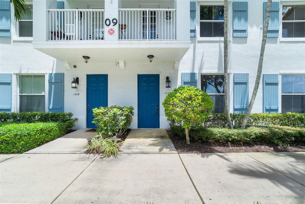 Photo of 1323 Via De Pepi, Boynton Beach, FL 33426 (MLS # F10516310)