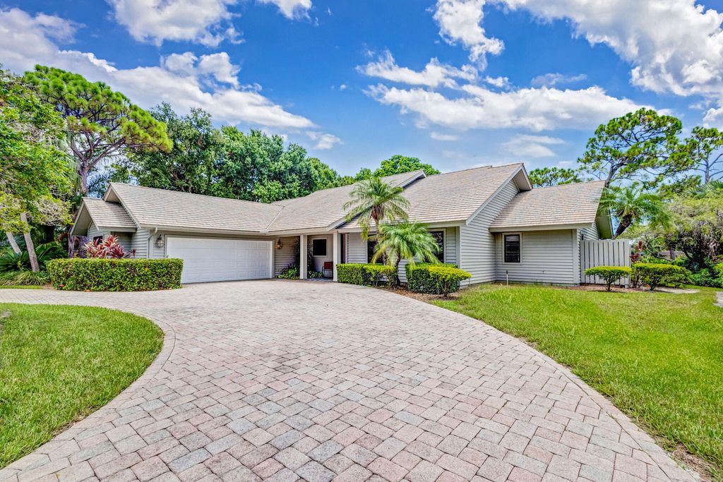 Photo of 6245 SE Mariner Sands Drive, Stuart, FL 34997 (MLS # R11040095)