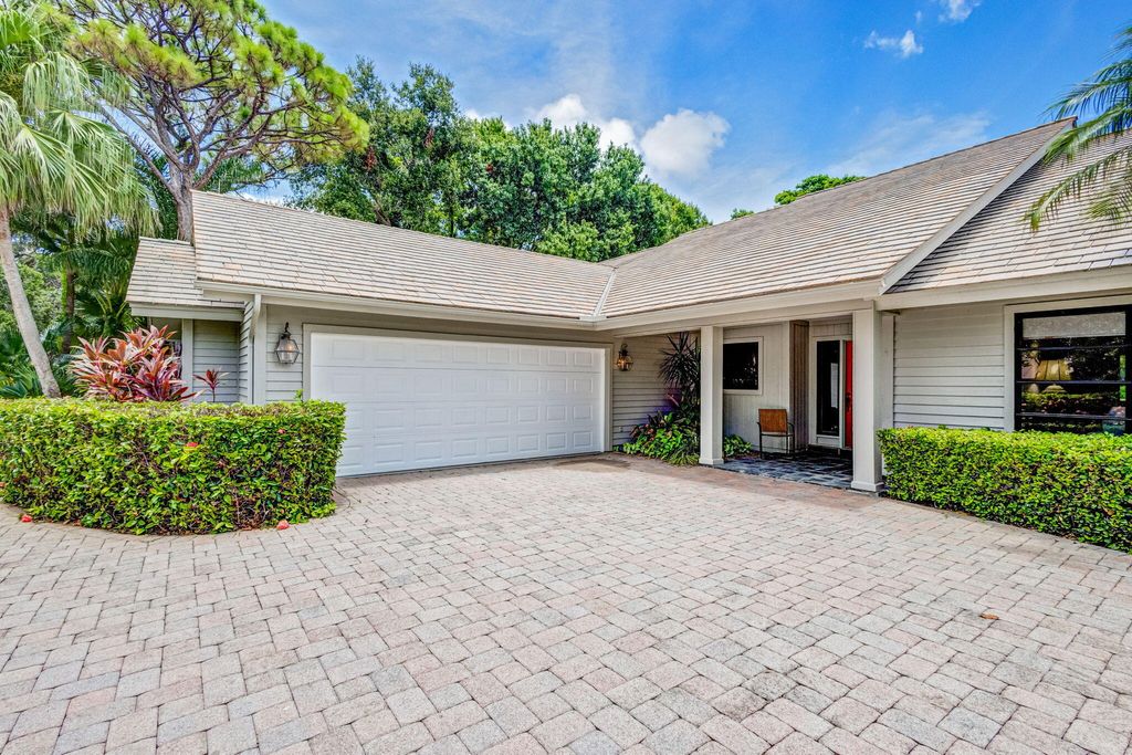 Photo of 6245 SE Mariner Sands Drive, Stuart, FL 34997 (MLS # R11040095)