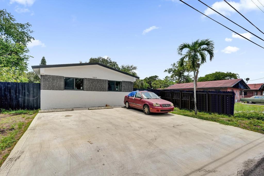 1810 NW 9th St