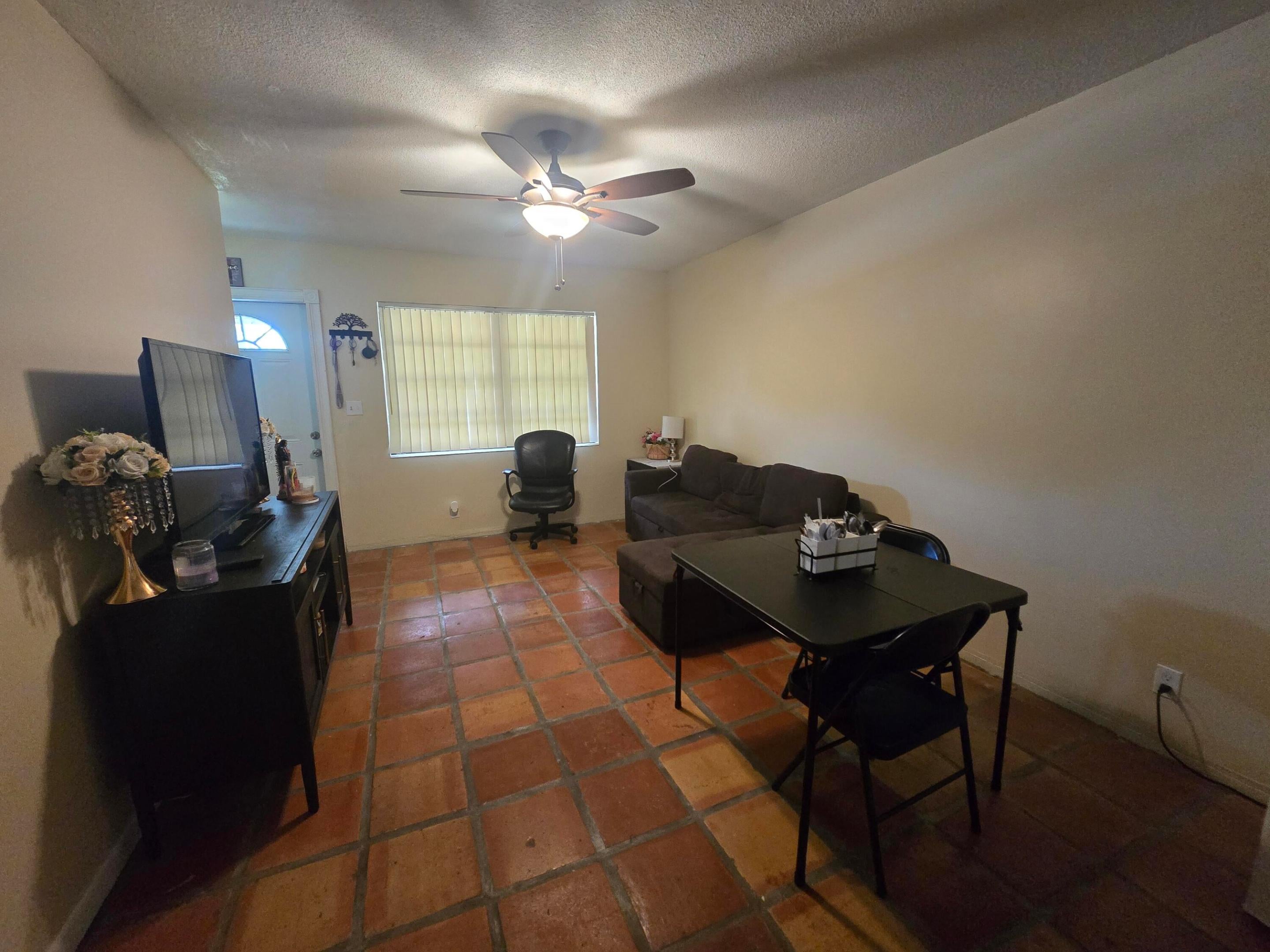 3560 NW 3rd Avenue 1-2