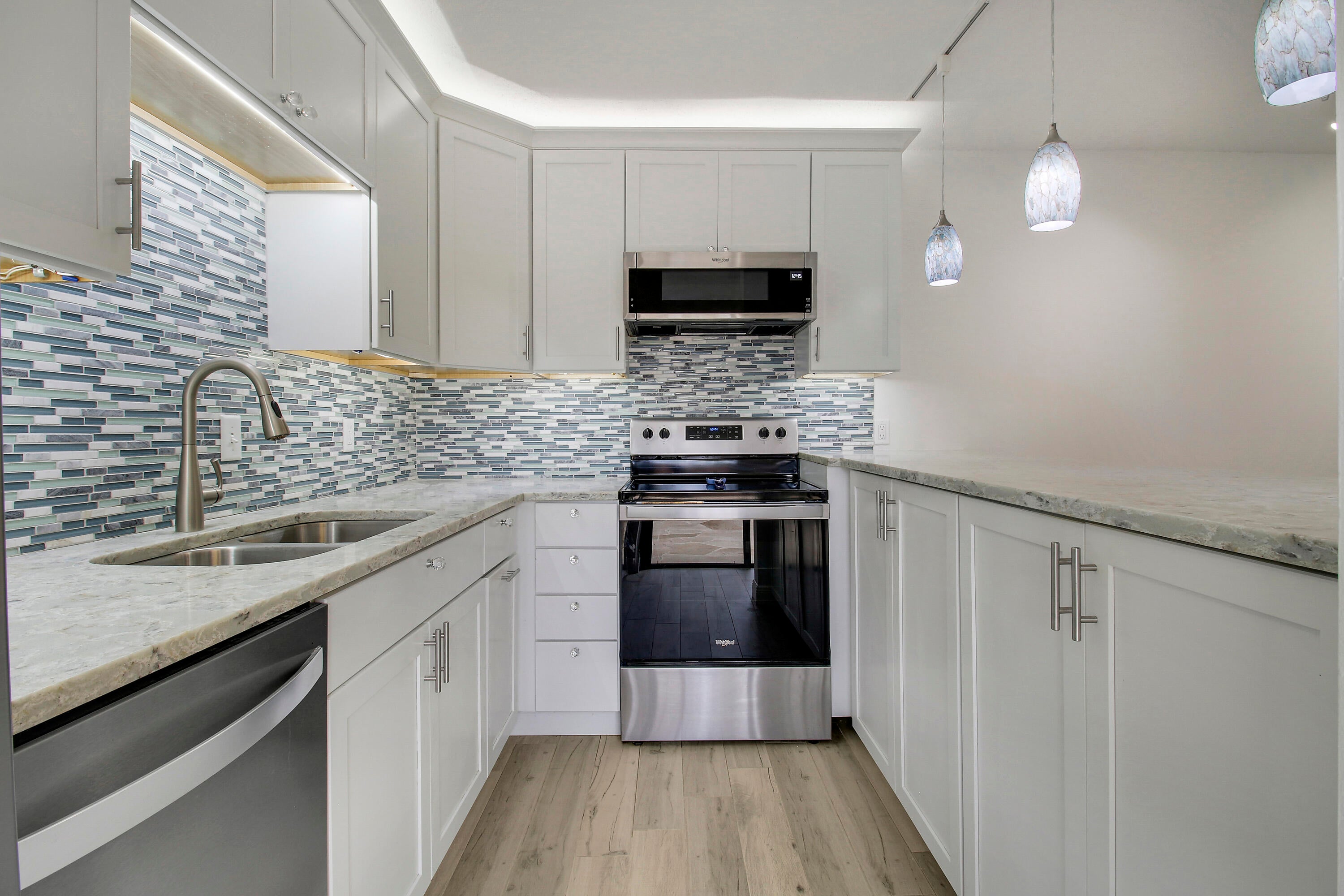 825 Center Street 30b