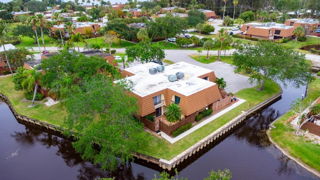 825 Center Street 30b