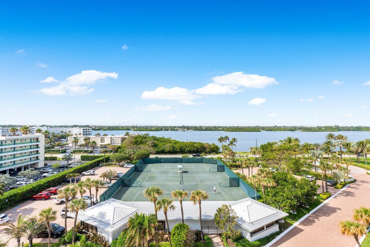 BEACH POINT CONDO - Residential