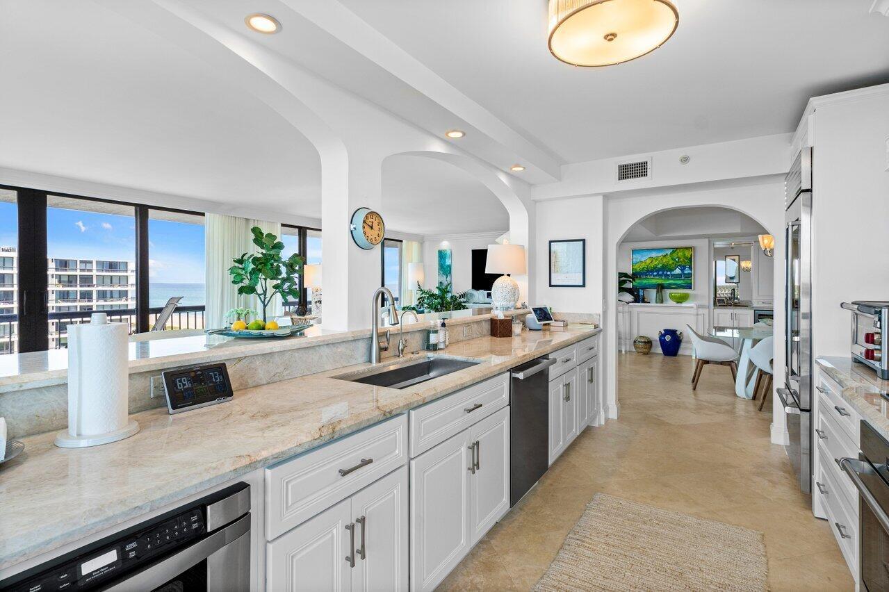 BEACH POINT CONDO - Residential