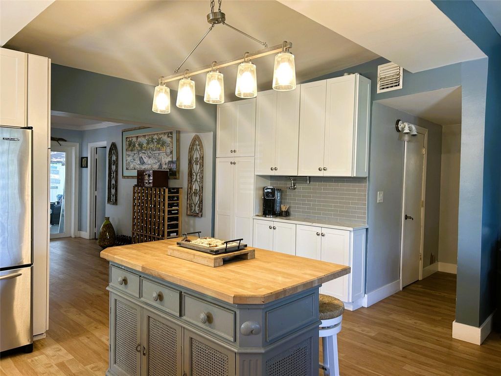 Photo of 1431 NE 40th Court, Pompano Beach, FL 33064 (MLS # F10556734)