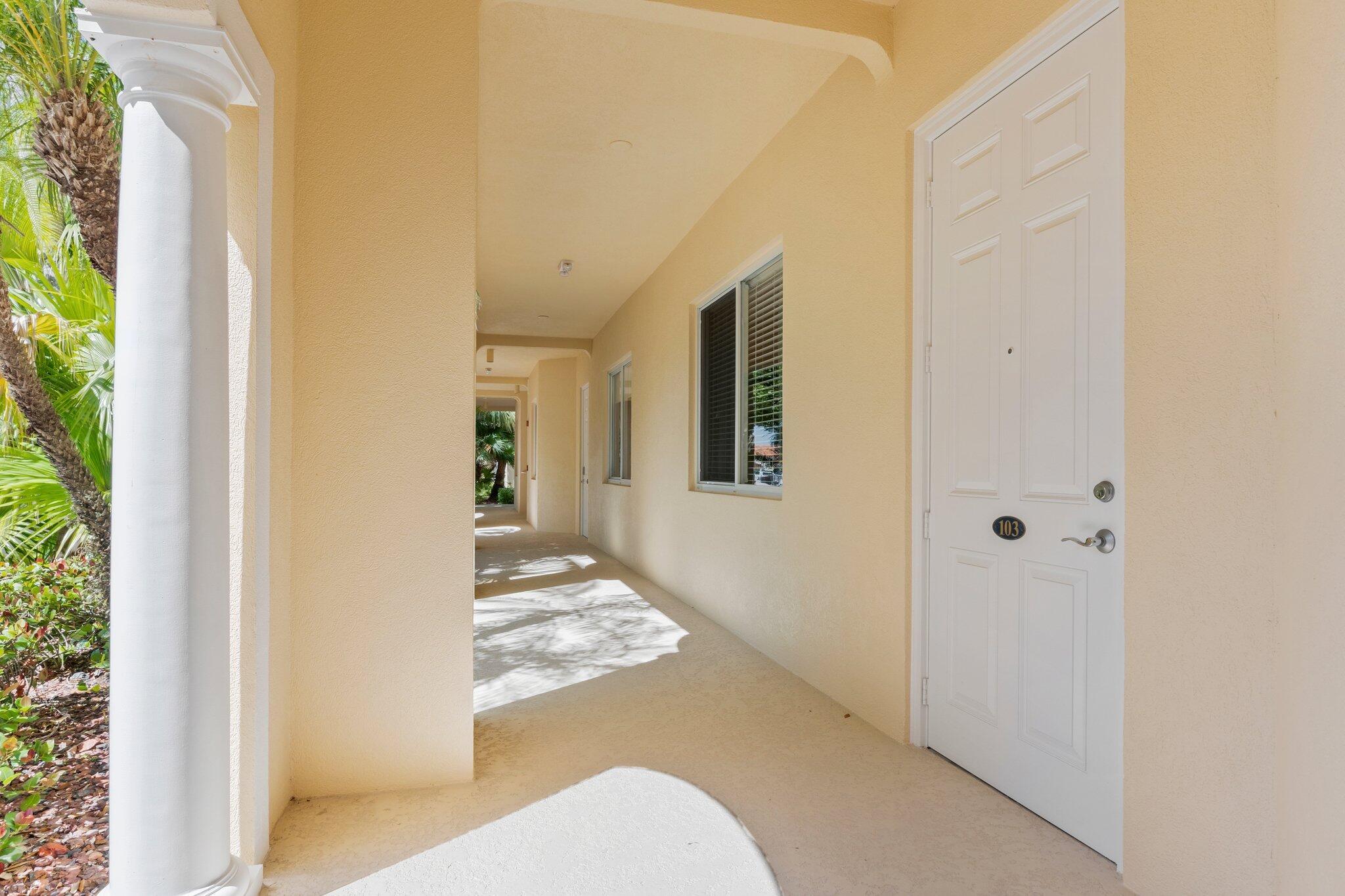 16 Harbour Isle Drive W 103