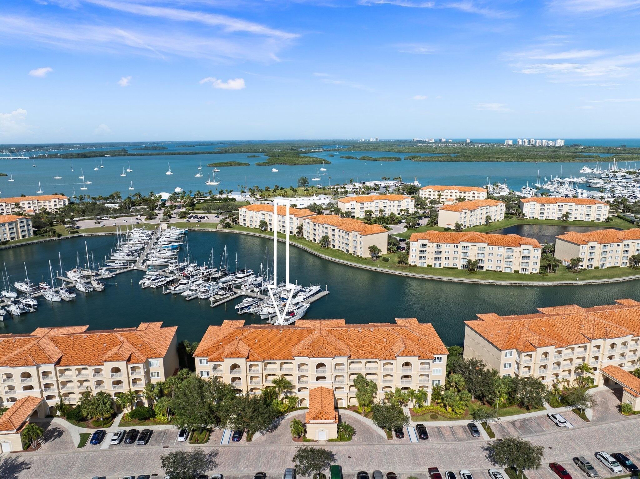 16 Harbour Isle Drive W 103