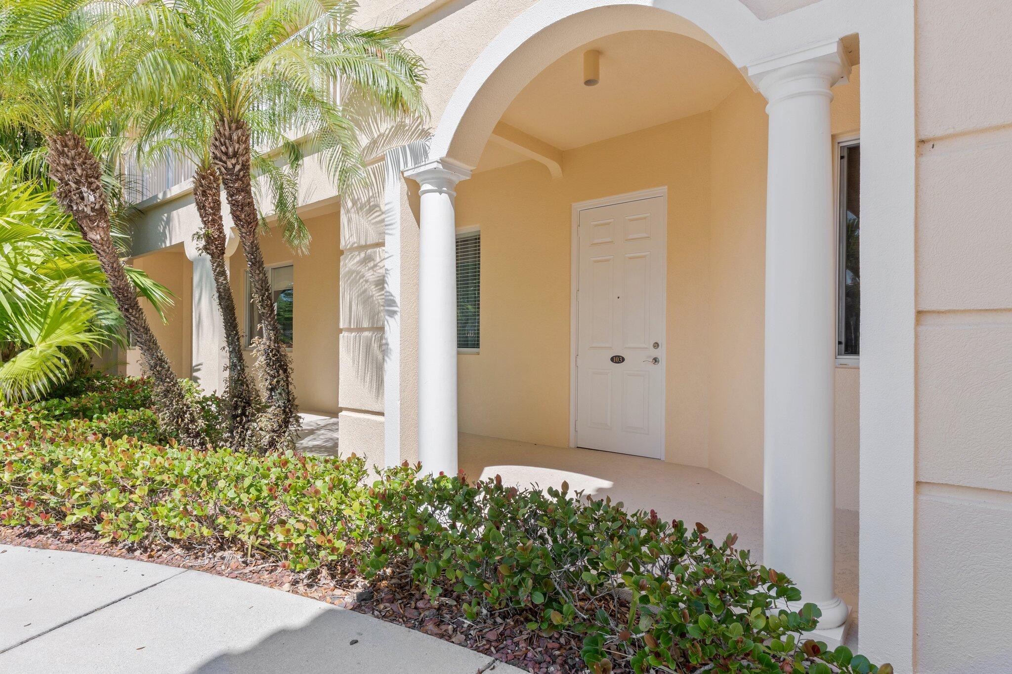 16 Harbour Isle Drive W 103