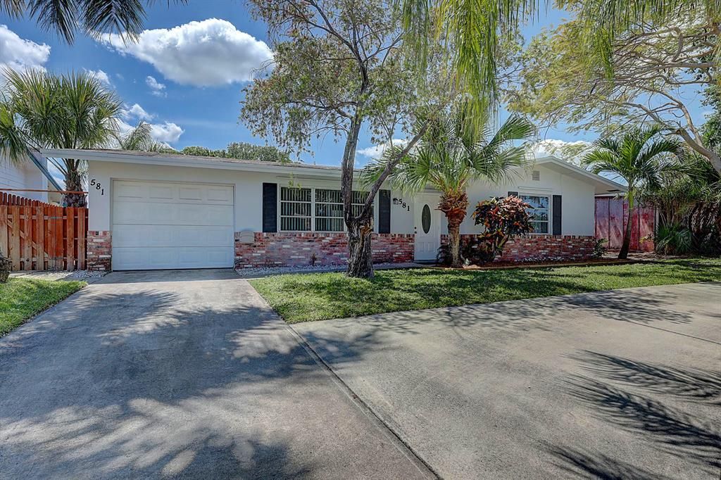 Photo of 581 Riverside Drive, Palm Beach Gardens, FL 33410 (MLS # R10705987)