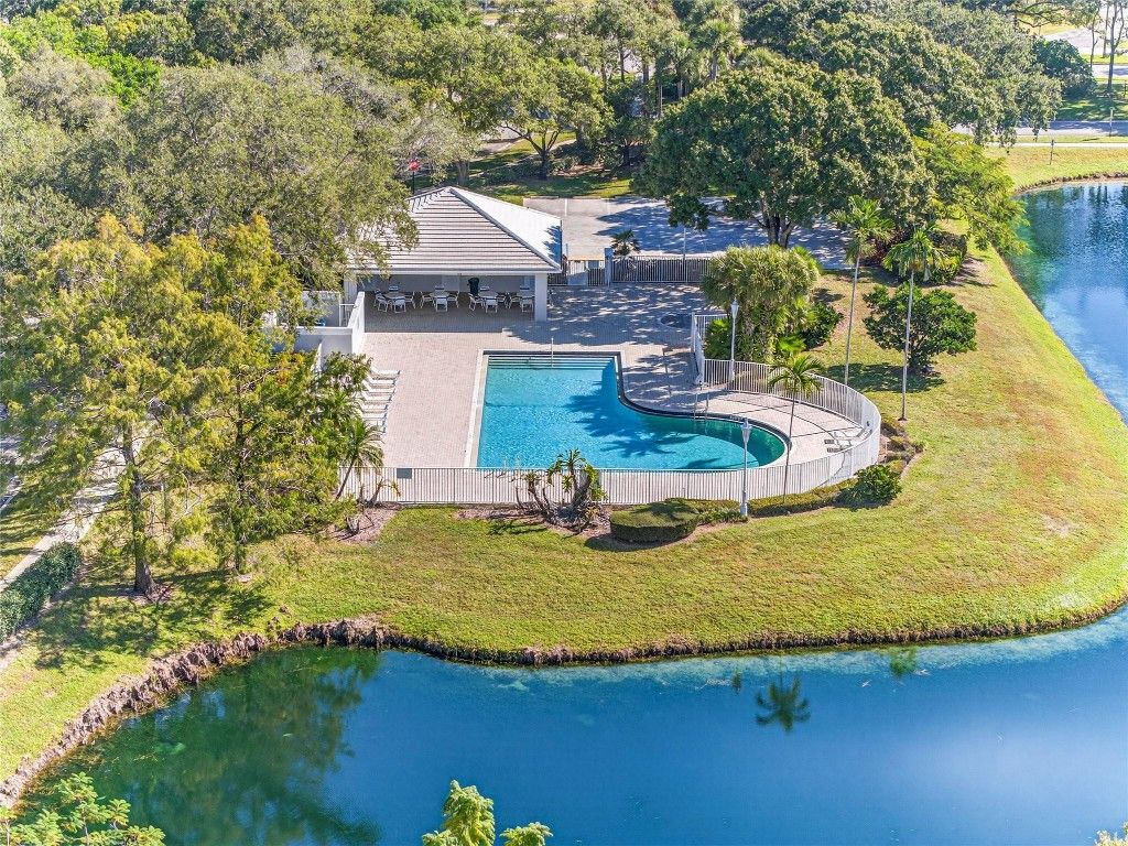 Photo of 3004 Lakemont Court, Palm Beach Gardens, FL 33403 (MLS # F10538305)