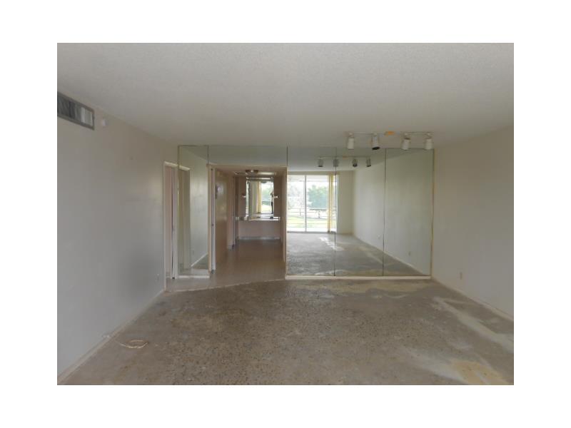 PALM-AIRE COUNTRY CLUB 2 - Residential