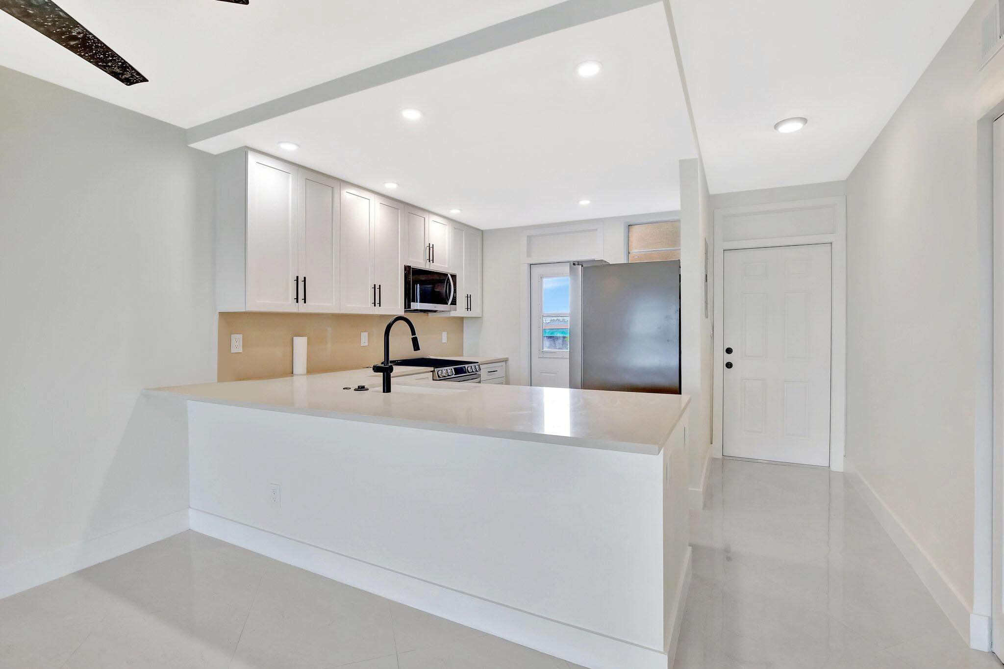 LAKEVIEW SOUTH CONDO - Residential